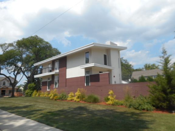2nd image of 901 N Beverly Ln