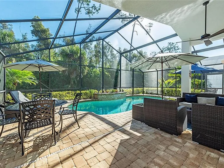 2438 Butterfly Palm Dr — Photo 15