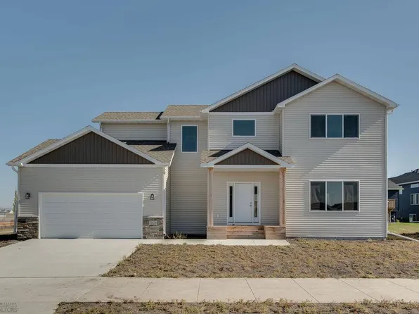 7304 23rd St S, Fargo, ND 58104