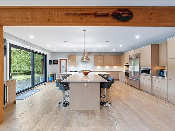 2nd image of 915 Rivers Edge Dr