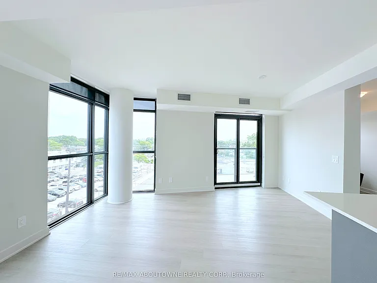 3385 Dundas St W #521 — Photo 6