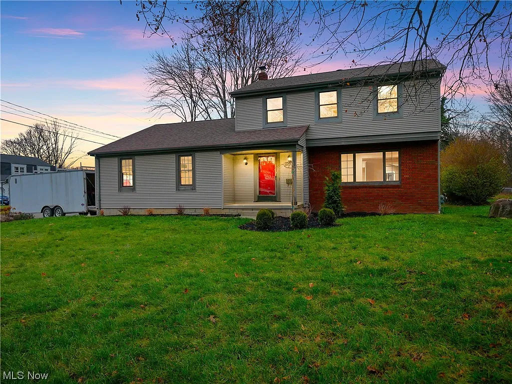 534 Oakridge Dr photo 1