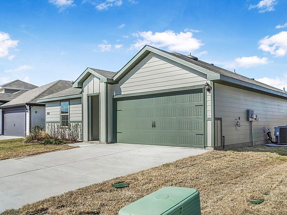 3rd image of 123 Wind Cove Ln
