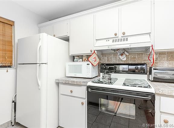 5th image of 10155 NW 9th St Cir #4-105