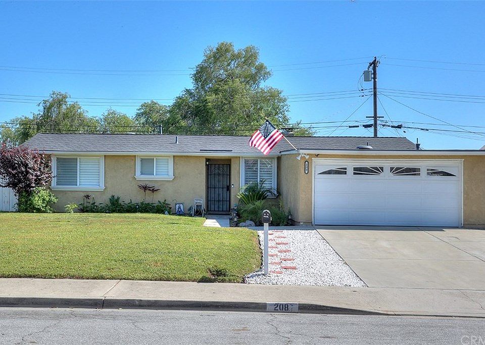 1st image of 208 Fanshaw Ave