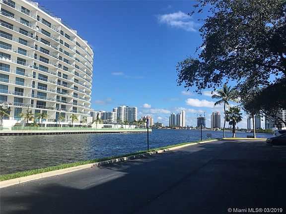 5th image of 3255 NE 184th St APT 12209