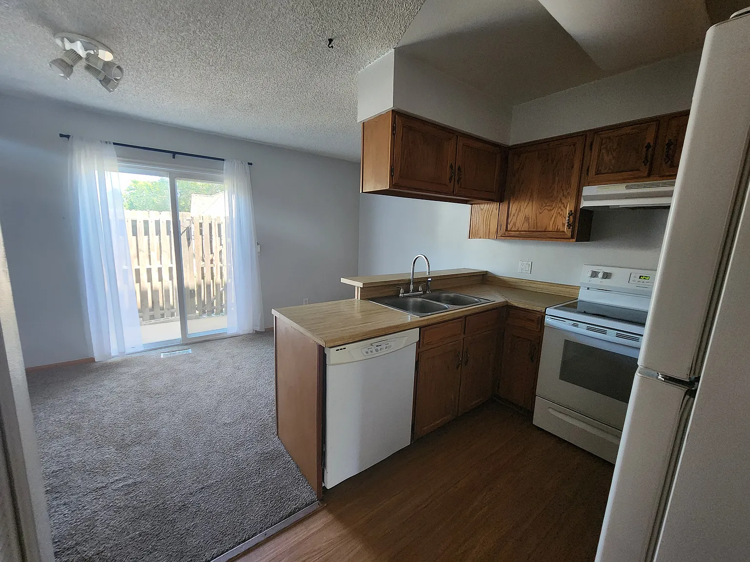 2 bed, 1036 sqft, $2,300 — Photo 4