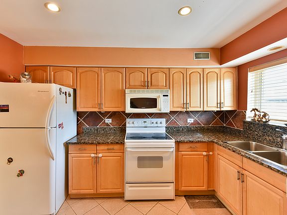 4th image of 9467 Bay Colony Dr APT 2N