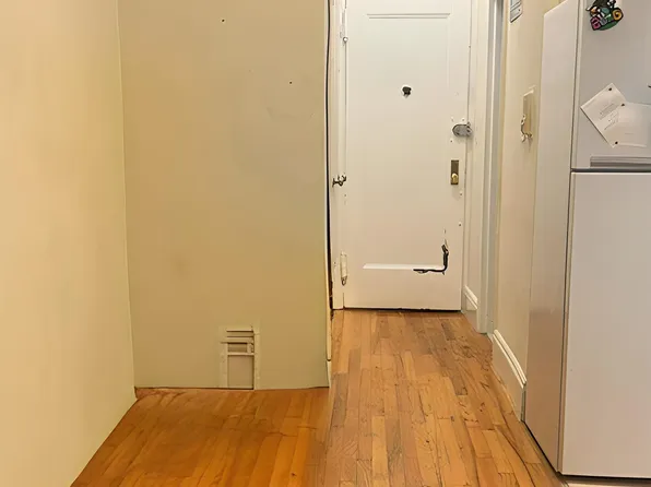172 East 91st Street 4E image 2 of 8