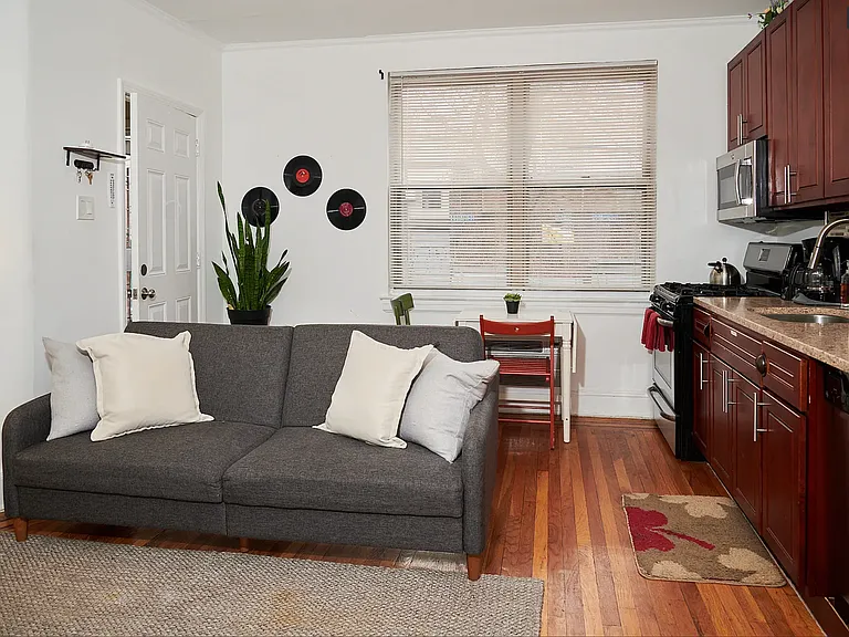 2407 37th Ave #1 — Photo 3