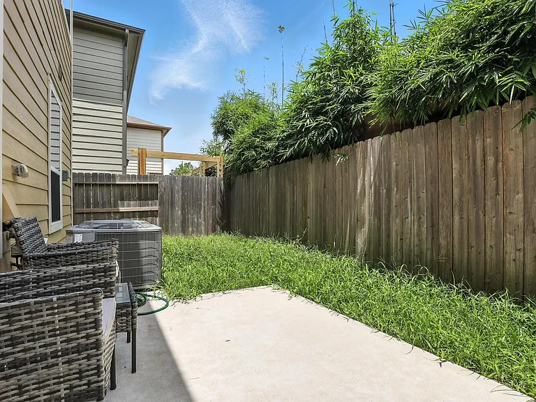 8618 Cedar Plains Ln — Photo 23