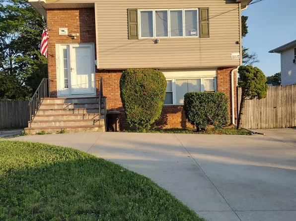 540 Oak Street, Copiague, NY 11726