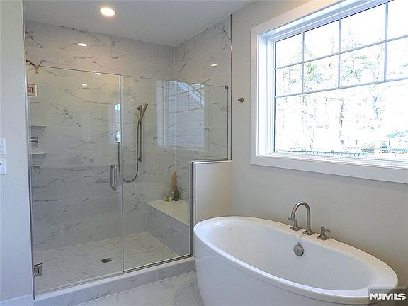 5th image of 72 Woodmont Circle Riv