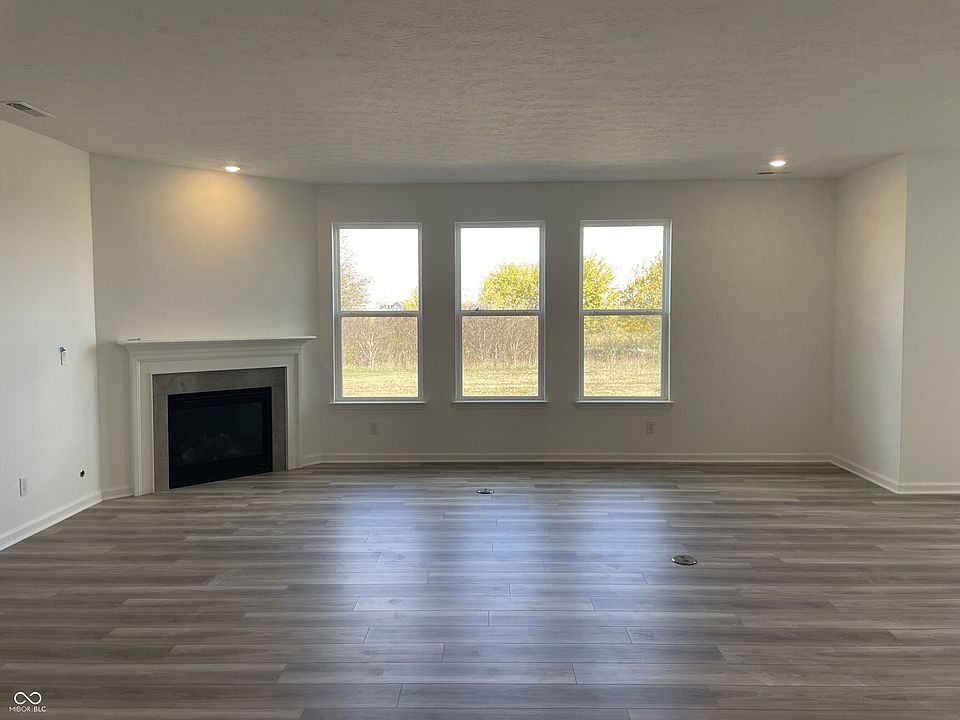 2nd image of 9795 Creekside Cir