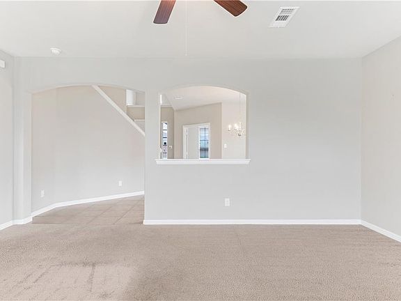 4th image of 1905 Prairie Heights Dr