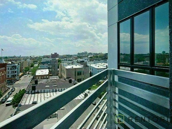 4th image of 1433 De Kalb Ave #4K