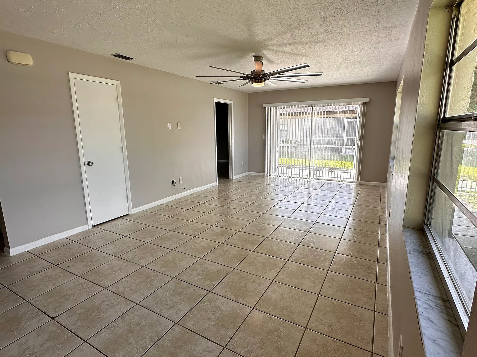 2 bed, 896 sqft, $1,625 — Photo 2