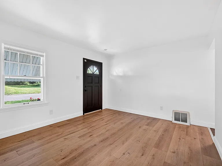 8033 Busiek Ave — Photo 11