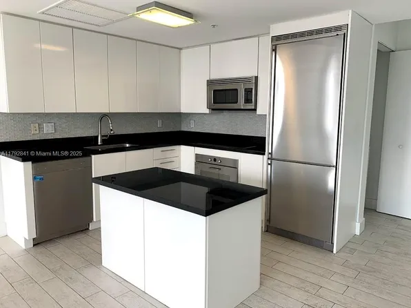 92 SW 3rd St APT 3903, Miami, FL 33130