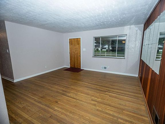 3rd image of 822 Gary Dr