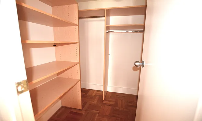 Rented by Manhattan Realty Group | media 23