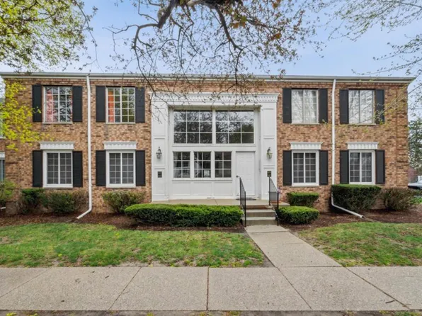 641 E Fox Hills Dr, Bloomfield Hills, MI