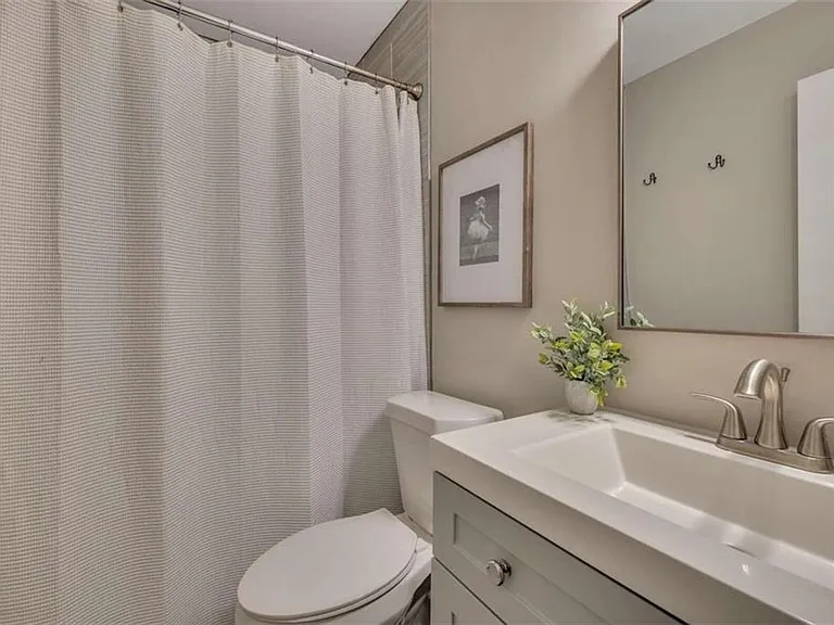 165 Bentley Pkwy — Photo 17