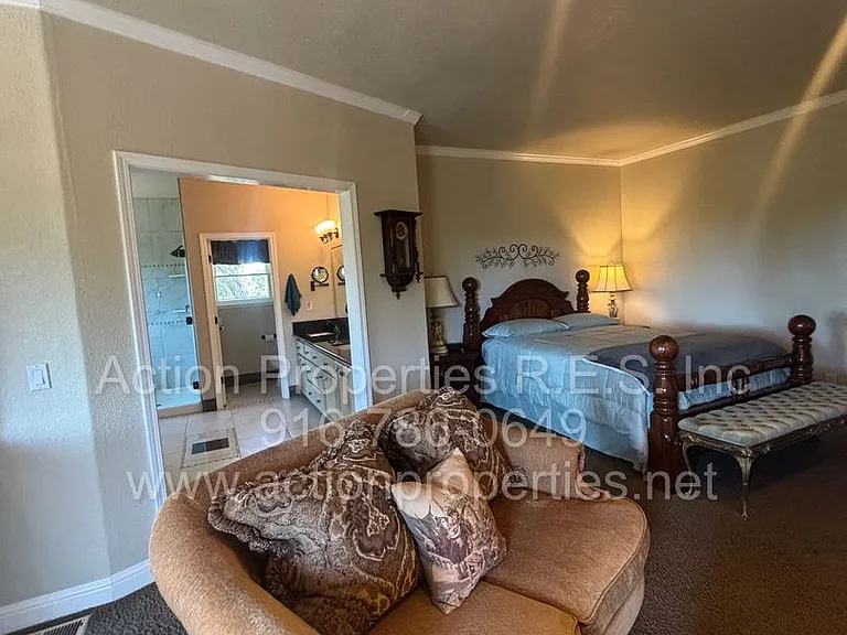 4726 Abbey Hl — Photo 48
