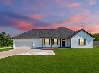 1403 Johnson St, Burns, TN 37029