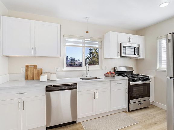 3rd image of 2027 Vista Del Mar St APT 6