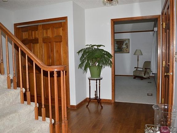 3rd image of 9561 Stone Dr
