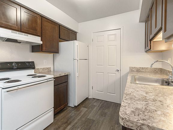 4th image of 1340 Briarwood Dr #2-04