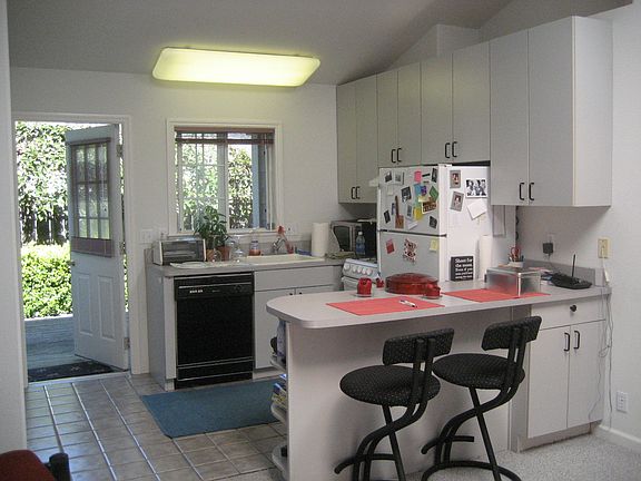 3rd image of 208 Woodrow Ave