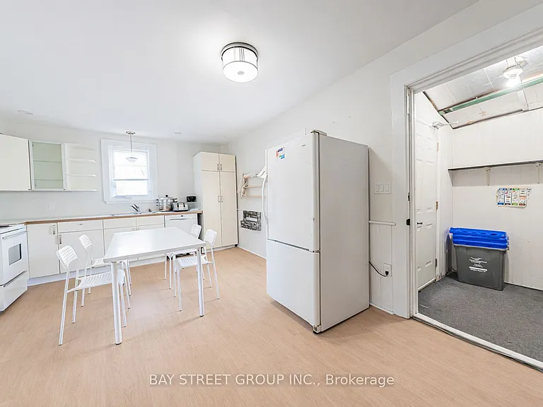 64 Sherbourne St — Photo 6