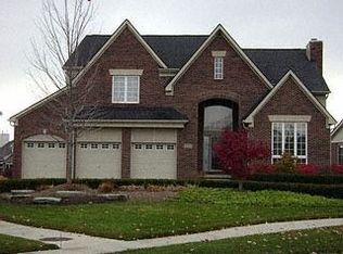 50220 Livingston Dr, Northville, MI 48168