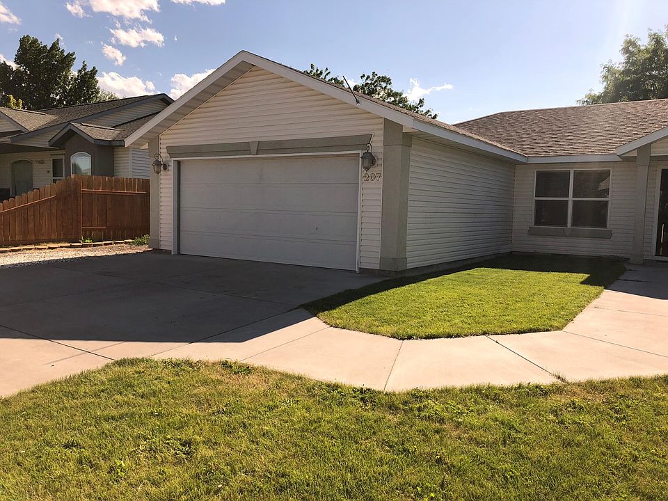 1st image of 207 Cedar Park Cir