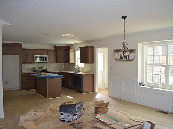 4th image of 928 River Rd