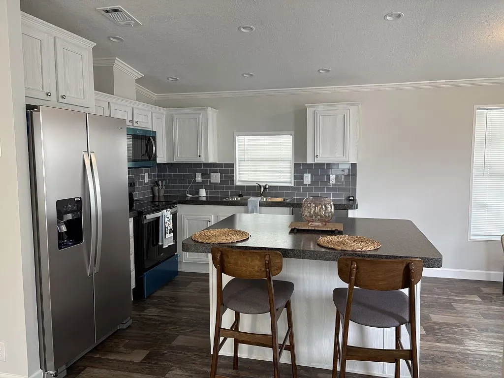 3 bed, 2.0 bath, 1146 sqft, $1,599 — Photo 2