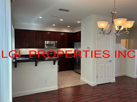 4th image of 2826 Maybrook Dr
