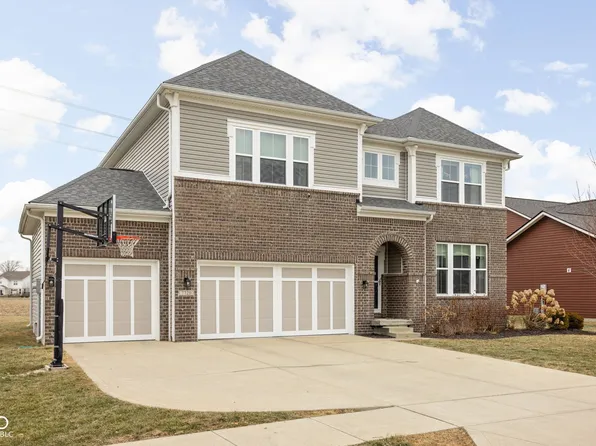 7720 Eagle Crescent Dr, Zionsville, IN 46077