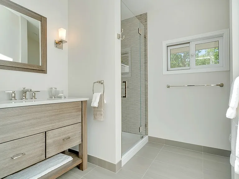 1705 Noyack Rd — Photo 16