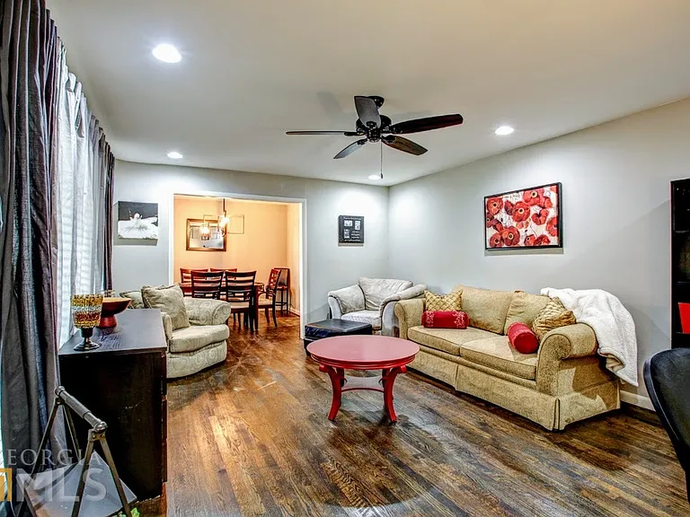 83 Kathryn Dr — Photo 2