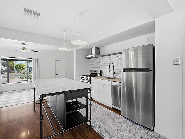 1614 E Roma Ave — Photo 12