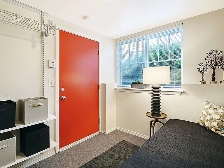 Quiet Garden Style Apartments on Cap Hill — Photo 14