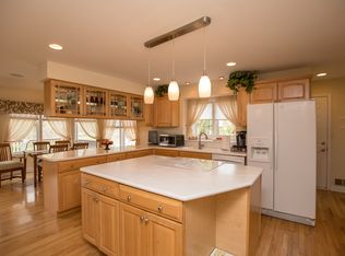 4206 Northshore Dr, Fenton, MI 48430