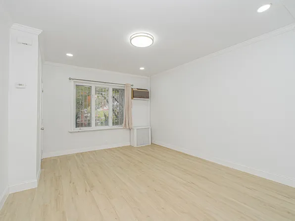 582 Bay Ridge Avenue image 8 of 41