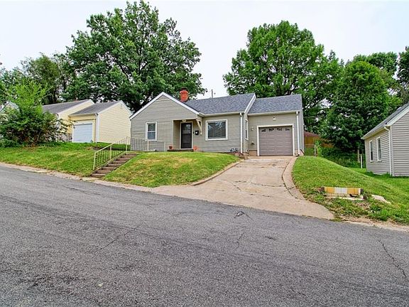 2nd image of 2206 Monterey Dr