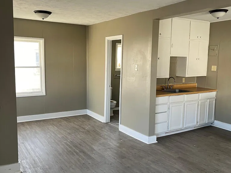 1612 W 4th Ave #D — Photo 3
