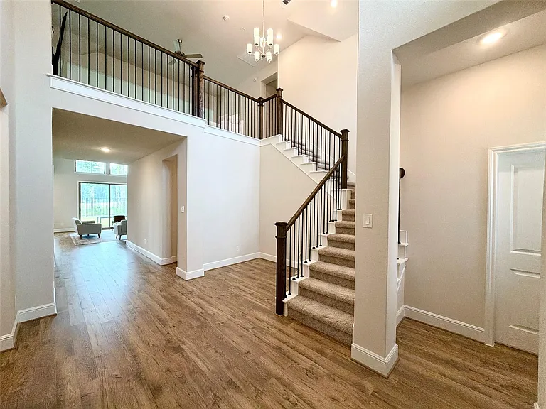 22037 Gateway Arch Dr — Photo 4