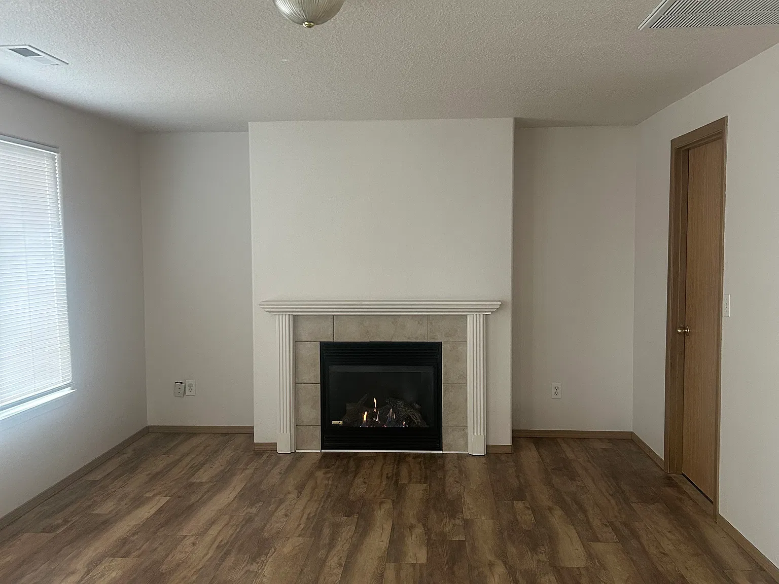 4 bed, 2.5 bath, 2002 sqft, $2,995 — Photo 4